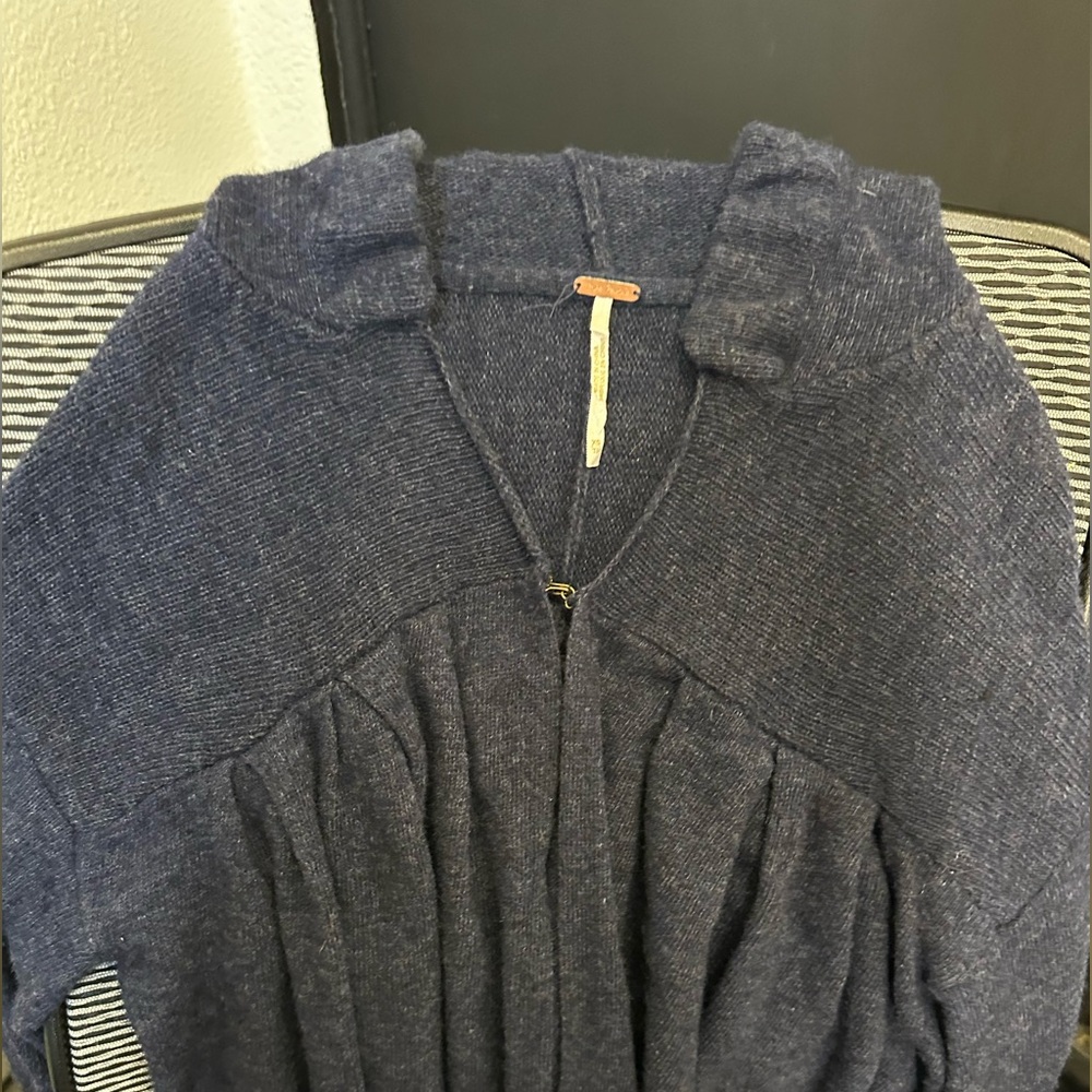 Free people hooded cardigan 
Xs
Navy
